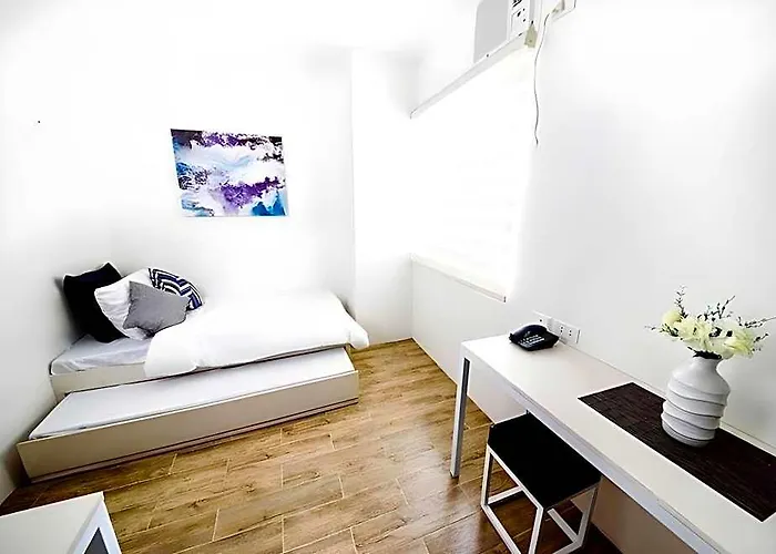 1075 Dormitel Hotel