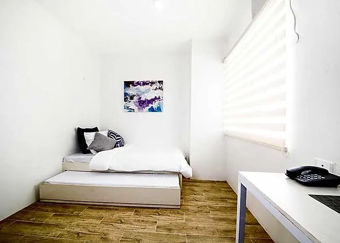 1075 Dormitel Hotel